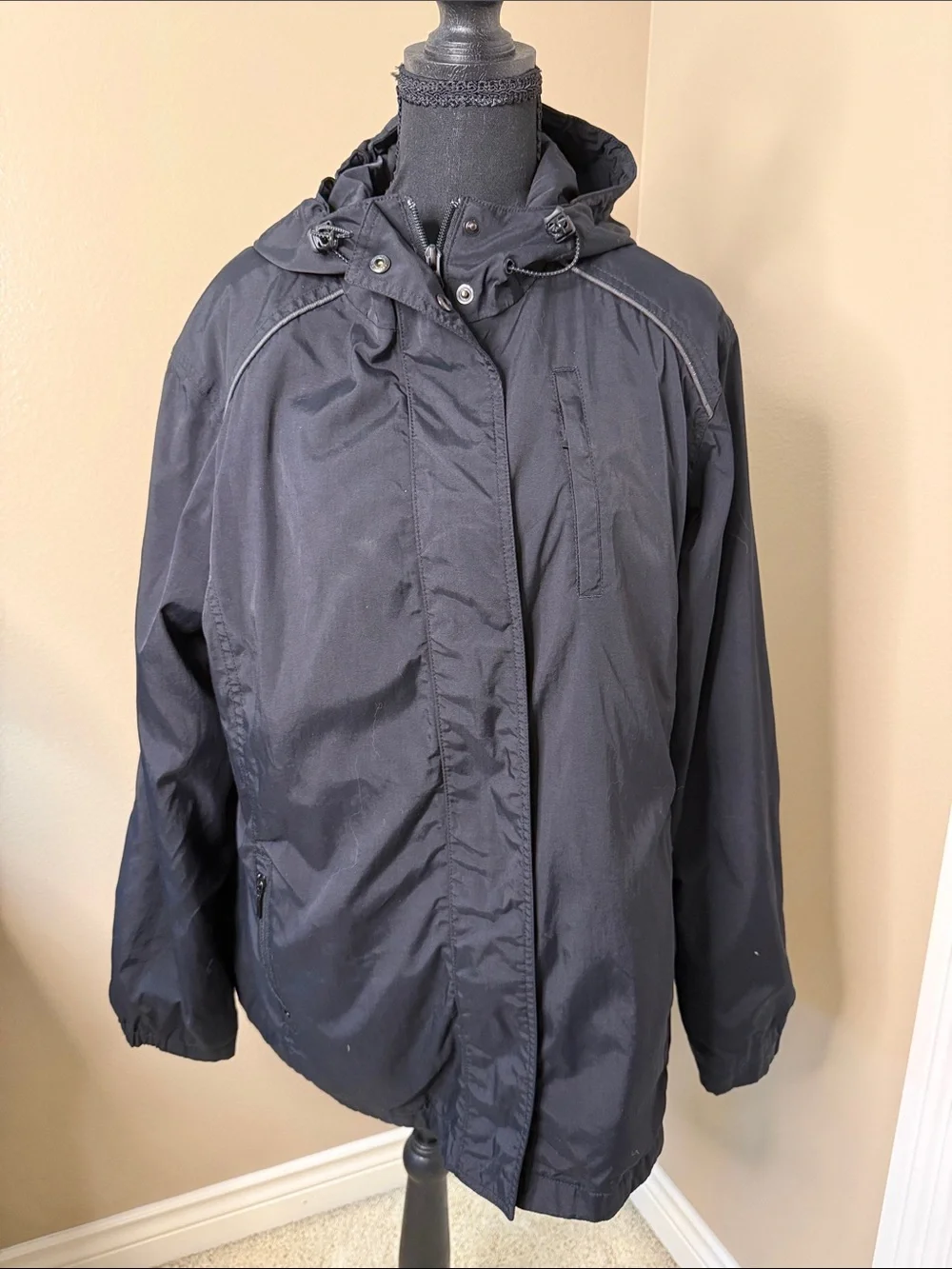 Eddie Bauer XL Men's Black Hooded Rain Jacket - Lightweight Water-Resistant Coat